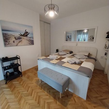 Sobe Sotic Bed & Breakfast Rab Town Exterior foto