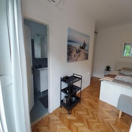 Sobe Sotic Bed & Breakfast Rab Town Exterior foto